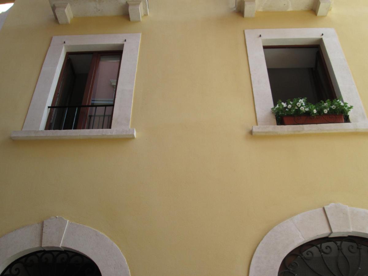 B&B Regina Margherita LʼAquila Exteriör bild